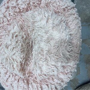 Fluffy Pink and White dog bed 27 inches round with 16 inch circle Center